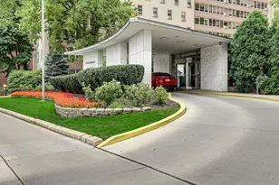 3950 N Lake Shore Dr, Chicago, IL 60613 - Photo 20