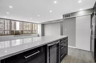 3950 N Lake Shore Dr, Chicago, IL 60613 - Photo 8