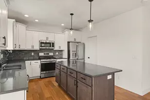 301 Sutton St, Savoy, IL 61874 - Photo 18