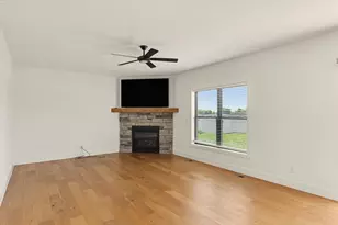 301 Sutton St, Savoy, IL 61874 - Photo 12