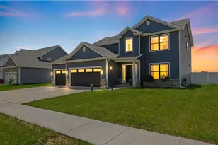 301 Sutton St, Savoy, IL 61874 - Photo 4