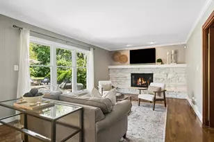 165 N Valley Rd, Barrington, IL 60010 - Photo 4