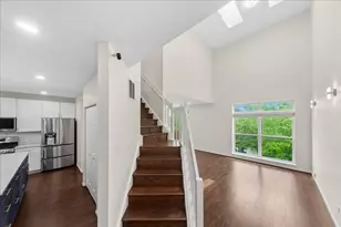 301 Lucille Ln, Schaumburg, IL 60193 - Photo 2