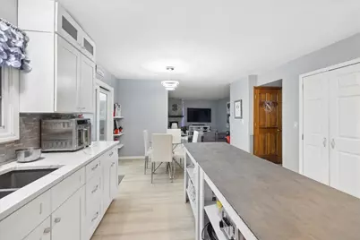75 Rodenburg Road, Roselle, IL 60172 - Photo 6