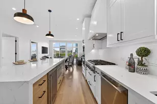 1347 W Grand Ave, Chicago, IL 60642 - Photo 10