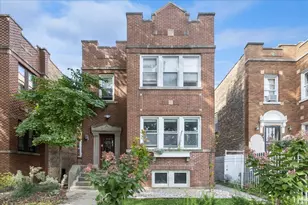 6724 N Campbell Ave, Chicago, IL 60645 - Photo 1