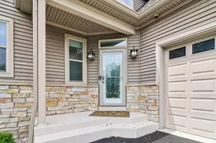 200 Sunset Ct, Lake Zurich, IL 60047 - Photo 2