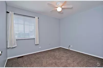 9 W Dahlia Lane, Round Lake Beach, IL 60073 - Photo 12