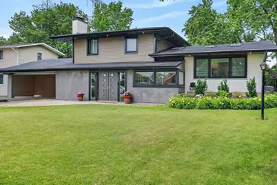 2843 S Briarwood Drive E, Arlington Heights, IL 60005 - Photo 1