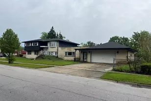 7401 161st Pl, Tinley Park, IL 60477 - Photo 2