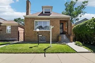 9913 S Parnell Ave, Chicago, IL 60628 - Photo 1