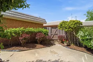 1490 Avignon Ct, Highland Park, IL 60035 - Photo 12