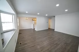 437 N Cambridge Dr, Palatine, IL 60067 - Photo 2