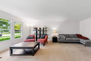 313 Richmond Ln, Vernon Hills, IL 60061 - Photo 2