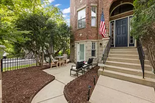 928 Shandrew Dr, Naperville, IL 60540 - Photo 2