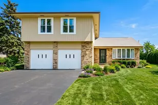 887 Braintree Ln, Bartlett, IL 60103 - Photo 2