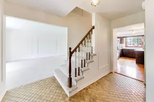 1626 E Barberry Ln, Mount Prospect, IL 60056 - Photo 2