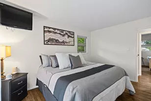 380 Pleasant St, Hoffman Estates, IL 60169 - Photo 14