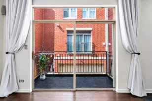 715 W Eastman St, Chicago, IL 60610 - Photo 8