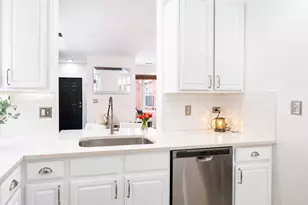 715 W Eastman St, Chicago, IL 60610 - Photo 10