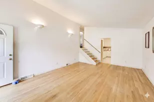 1281 Banbury Rd, Mundelein, IL 60060 - Photo 2