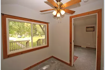 338 E Lakeview Avenue, Round Lake Beach, IL 60073 - Photo 18