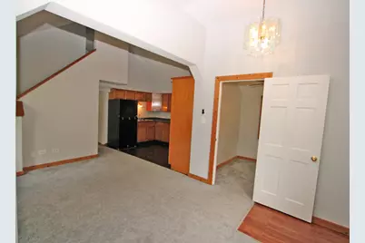 338 E Lakeview Avenue, Round Lake Beach, IL 60073 - Photo 12