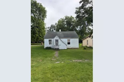 613 E Locust Street, Fairbury, IL 61739 - Photo 1