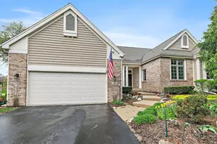 3 Sunvalley Ct, Lake in the Hills, IL 60156 - Photo 2