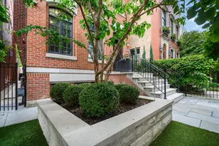 2122 N Magnolia Ave, Chicago, IL 60614 - Photo 2