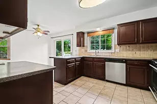 865 Warwick Ln SE, Lake Zurich, IL 60047 - Photo 10