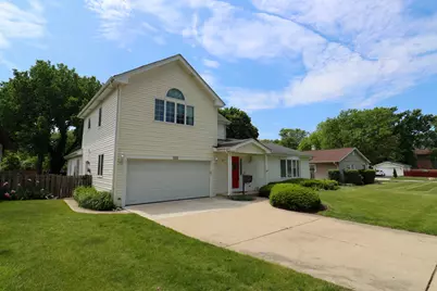 200 Navajo Trail, Buffalo Grove, IL 60089 - Photo 2