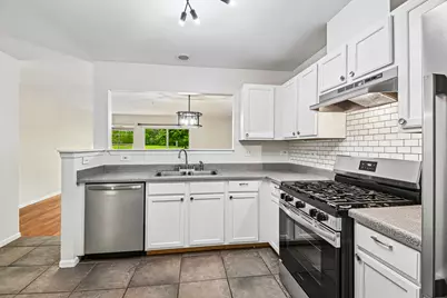 524 Jennifer Circle, Mundelein, IL 60060 - Photo 2