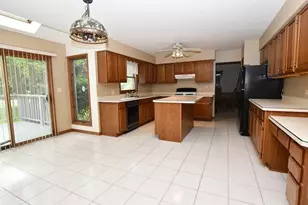 1817 Charnbrook Dr, McHenry, IL 60051 - Photo 14