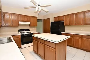 1817 Charnbrook Dr, McHenry, IL 60051 - Photo 12