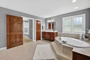 1045 Magnolia Ln, Naperville, IL 60540 - Photo 62