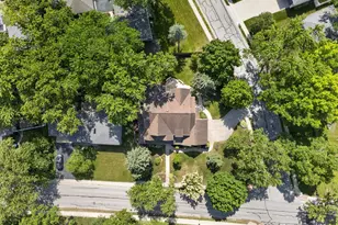 1045 Magnolia Ln, Naperville, IL 60540 - Photo 98