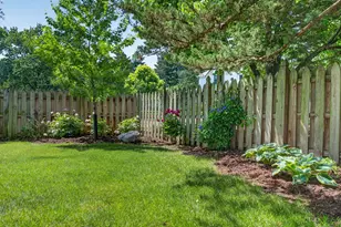 1045 Magnolia Ln, Naperville, IL 60540 - Photo 96
