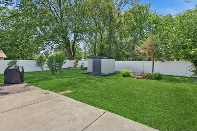 854 Sunrise Place, Roselle, IL 60172 - Photo 18