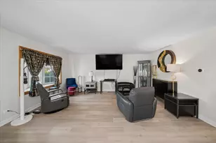 854 Sunrise Pl, Roselle, IL 60172 - Photo 16