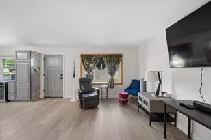 854 Sunrise Pl, Roselle, IL 60172 - Photo 8