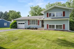 418 Barbara St, Mount Morris, IL 61054 - Photo 2