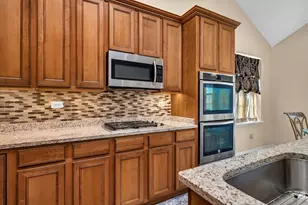 819 Canton Dr, Oswego, IL 60543 - Photo 10