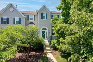 2443 Courtyard Cir, Aurora, IL 60506 - Photo 2