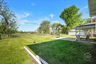 966 N Elmwood Dr, Aurora, IL 60506 - Photo 16
