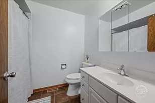 966 N Elmwood Dr, Aurora, IL 60506 - Photo 10