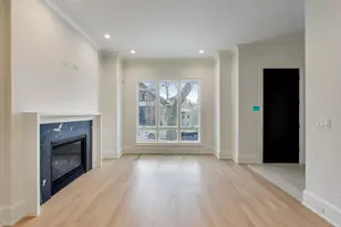 1910 W Fletcher St, Chicago, IL 60657 - Photo 2