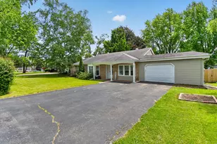 249 Hickory Ln, Antioch, IL 60002 - Photo 4