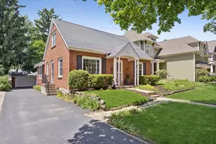 817 N Eagle St, Naperville, IL 60563 - Photo 2