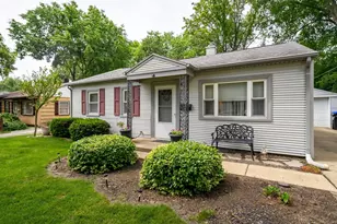 1210 Greenlawn Dr, Bloomington, IL 61701 - Photo 8